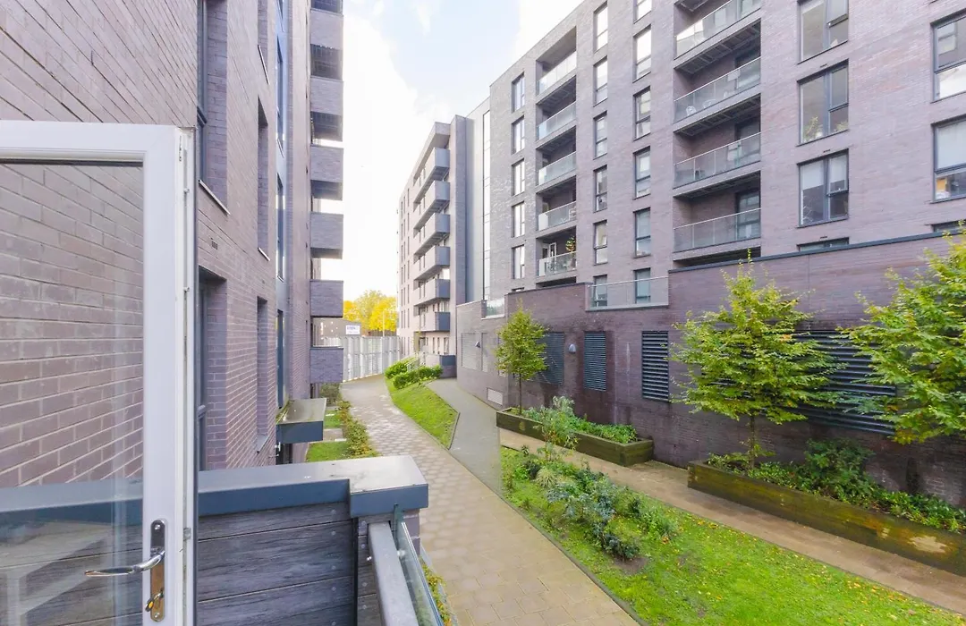 Warm 2 Bedroom Apartment 15 Min Walk To Etihad Stadium And City Center-1